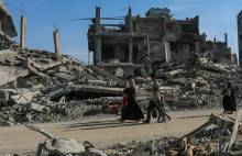 Dan po smrtonosnih izraelskih napadih Hamas predal še dve trupli izraelskih ujetnikov