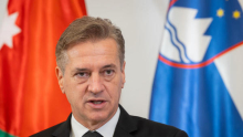 Vlada potrdila predlog zakona o božičnici: kaj gre zdaj pred poslance