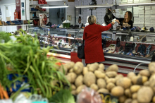 Inflacija v območju evra oktobra upadla na 2,1 odstotka