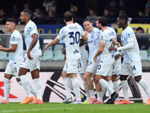 Inter se je rešil v sodnikovem dodatku, Roma na derbiju lovi vrh