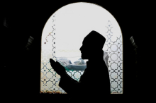 Skupina poslancev poziva vlado k sprejetju definicije islamofobije