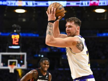 LA Lakers so se igrali z ognjem, Luka Dončić do trojnega dvojčka