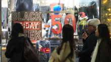 Black Friday 2025, a novembre il venerdì degli sconti. Italiani pronti a spendere in media 246 euro