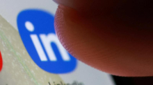 LinkedIn ora raccoglie i dati personali degli utenti per addestrare l’IA: come opporsi