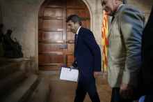 Leto dni po smrtonosnih poplavah odstopil predsednik vlade Valencie Carlos Mazón