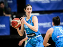 Eva Lisec in soigralke dvignile pokal, Zala Friškovec blestela v madžarski ligi