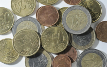 Večini javnih uslužbencev se bodo zvišale plače