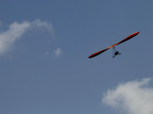 V nesreči z motornim zmajem umrl 81-letnik