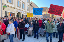 „LKH muss bleiben“: Wütender Protest am Hauptplatz von Bad Radkersburg