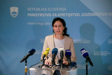 Po razkritju osebnih podatkov odstopila direktorica uprave za varno hrano Vida Znoj