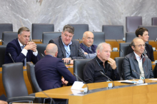 Odbor za notranje zadeve pred ponedeljkovo izredno sejo potrdil koalicijska priporočila vladi