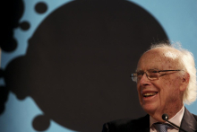 V 98. letu je umrl James Watson, ki je soodkril spiralno strukturo DNK