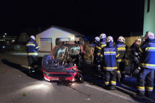 Unfall in Kärnten: Frau prallte mit ihrem Auto gegen eine Hausmauer