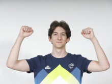 Maksimilijan Žarić po prvih treh serijah drugi, na koncu 40.