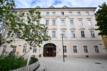 Trotz Privatkonkurs: Chef von 52 Firmen fuhr mit Porsche zum Gericht