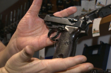 Stroka o predlogu za izročitev nezakonito pridobljenega orožja: 