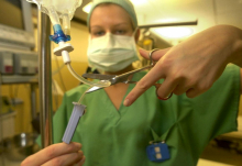 Pomoči pri prostovoljnem končanju življenja nasprotuje sedem verskih skupnosti