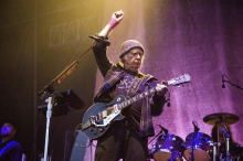 Rock poet Neil Young, ki je med akustiko in rockom posnel več deset albumov, praznuje 80 let