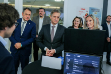 Golob: Vsak državljan bo dobil brezplačen dostop do umetne inteligence