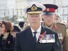 'Fake' admiral with suspicious medals outrages veterans when he turns up to lay wreath at Remembrance Sunday event
