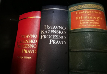 Profesorji kazenskega prava proti sprejetju Šutarjevega zakona v obstoječi obliki