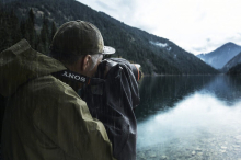 Sony širi ponudbo dodatkov za fotoaparate Alpha™