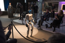 Plan-net solar group vstopa v novo ero – z energijo sonca in inteligenco robotike