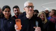 Apple prepara la successione a Tim Cook. Staffetta in vista l’anno prossimo