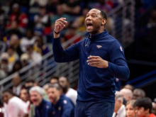 Poraz proti Dončićevim odnesel trenerja Pelikanov