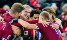 Haaland odveo Norvešku na SP pa onda neobičnim darovima iznenadio suigrače