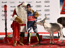 Dvanajst let pozneje je Mikaela Shiffrin popolnila Božičkovo vprego jelenčkov