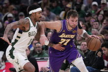 Dončić z 41 točkami zasenčil tudi Andetokumba – Lakersi v prvem polčasu povozili Milwaukee