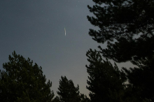 V jasnem vremenu bi lahko opazovali utrinke, povezane z meteorskim rojem Leonidov