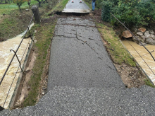 Nočni nalivi in plazovi povzročili težave v Goriških brdih: odneslo most in poplavilo ceste