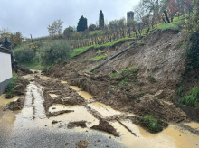 Okoli 150 ljudi v Kožbanskem kotu odrezanih od središča občine. Škoda bo ogromna.