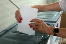 Začelo se je predčasno glasovanje pred nedeljskim referendumom