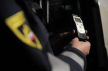 Ustavno sodišče: Do sprememb zakonodaje se alkoholiziranost voznikov preverja po ustaljenem postopku