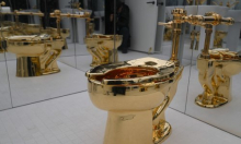 Cattelanov zlatni WC 'Amerika' prodan za 12 milijuna dolara