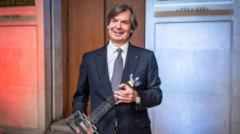 A Carlo Messina il premio European Banker of the Year 2024