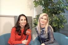 Neues Lied „Weiße Weihnacht“: Schauspielerinnen stimmen auf Weihnachten ein: „Schnapsidee bei einem Stück Kuchen“