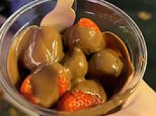 Mother stunned after forking out £16 for strawberries and 'drizzle' of chocolate at Christmas market