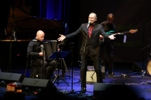 Po zapletih izbrali nov šanson leta – to je postala skladba Zrcalo družbe