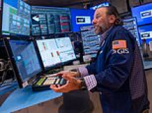 Australia's share market plunges to its lowest level since May amid fears of a major bubble