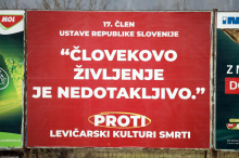 Nasprotniki zakona o pomoči pri končanju življenja poudarjajo, da je neustaven