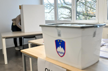 Parlamentarne stranke podale več kot 12 tisoč predlogov za člane volilnih odborov, prednjači SDS