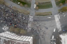 VIŠE NE MOŽE DA SE NAPUMPA: Pogledajte koliko je ljudi na blokaderskom skupu ispred Palate pravde (VIDEO)