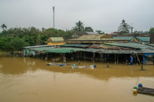 Vietnam znova prizadela vremenska ujma: poplave in plazovi usodni za najmanj 90 ljudi