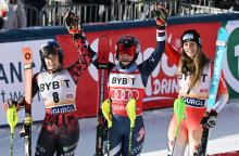 Mikaela Shiffrin najboljša tudi v Gurglu, poškodba Neje Dvornik in Slovenke brez točk