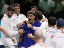 Italija kljub odsotnosti Sinnerja tretjič zapored osvojila Davisov pokal