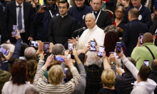 Papa: 'AI nikada neće zamijeniti jedinstveni dar koji vi predstavljate svijetu. Koristite ga mudro'